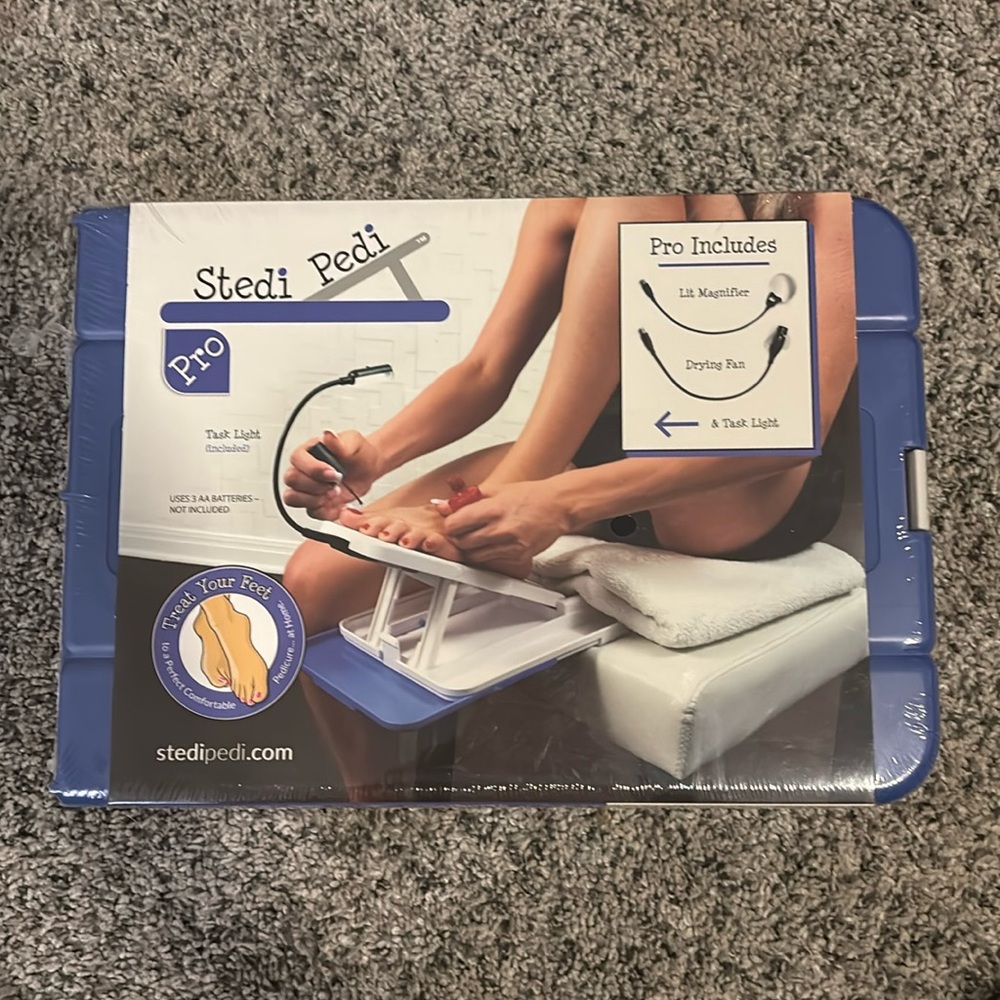 NEW Stedi Pedi Pro Pedicure Kit (light, fan, magnifier)